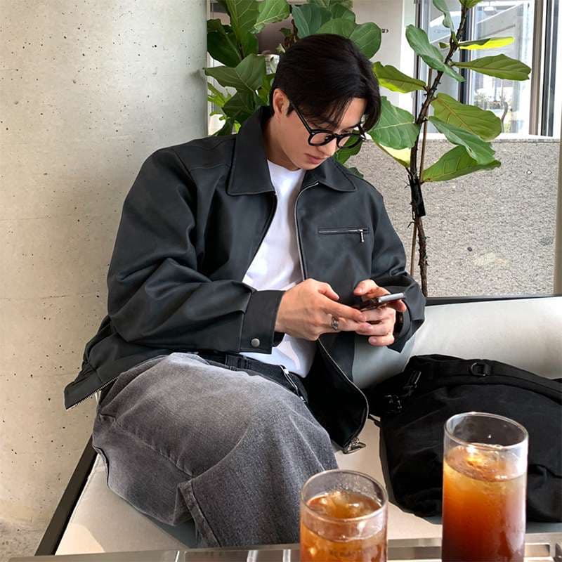 黒コーデ スタイリッシュ オーバーサイズレザージャケット