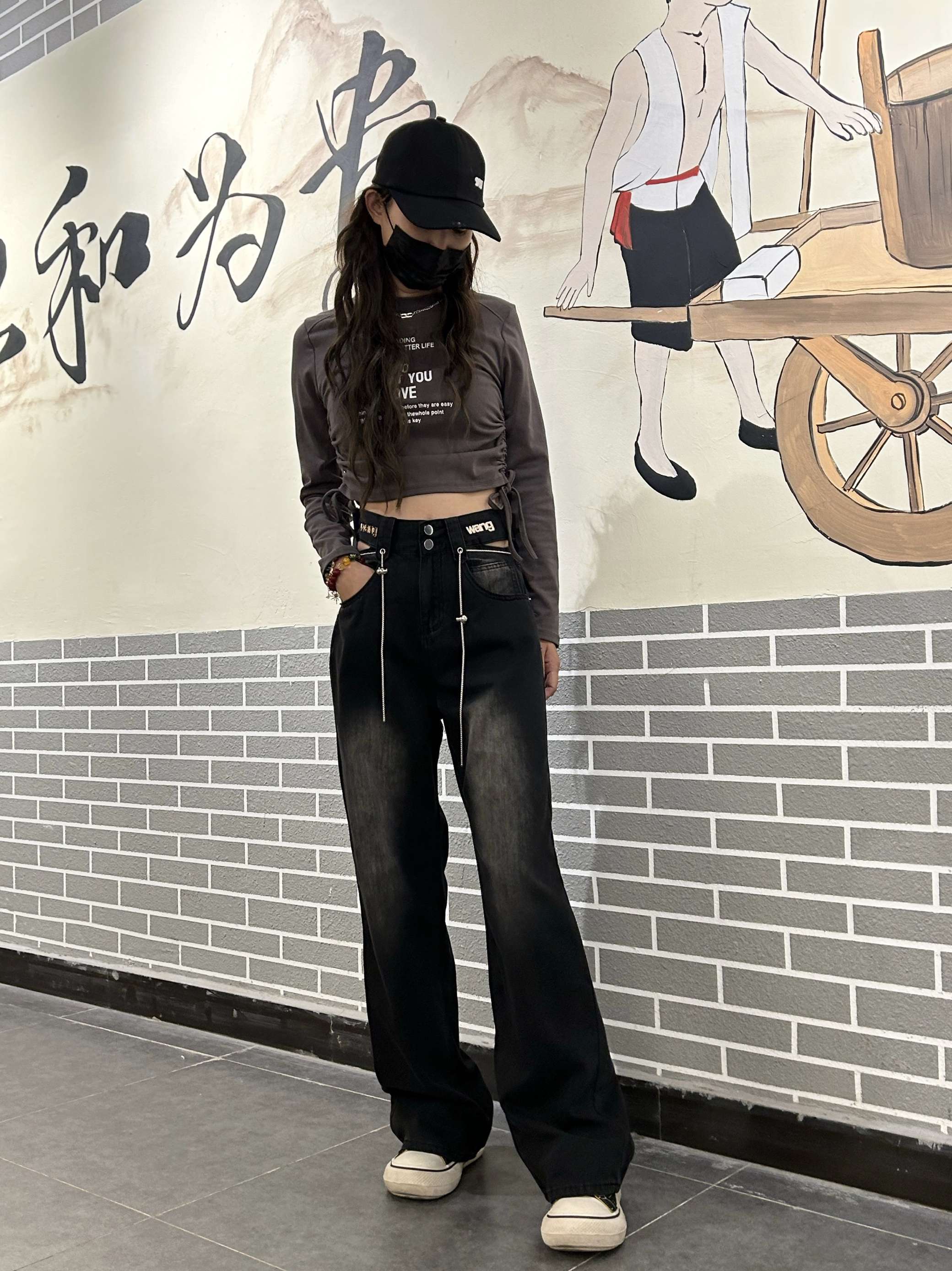 黒コーデ ジッパー付きワイドデニムパンツ
