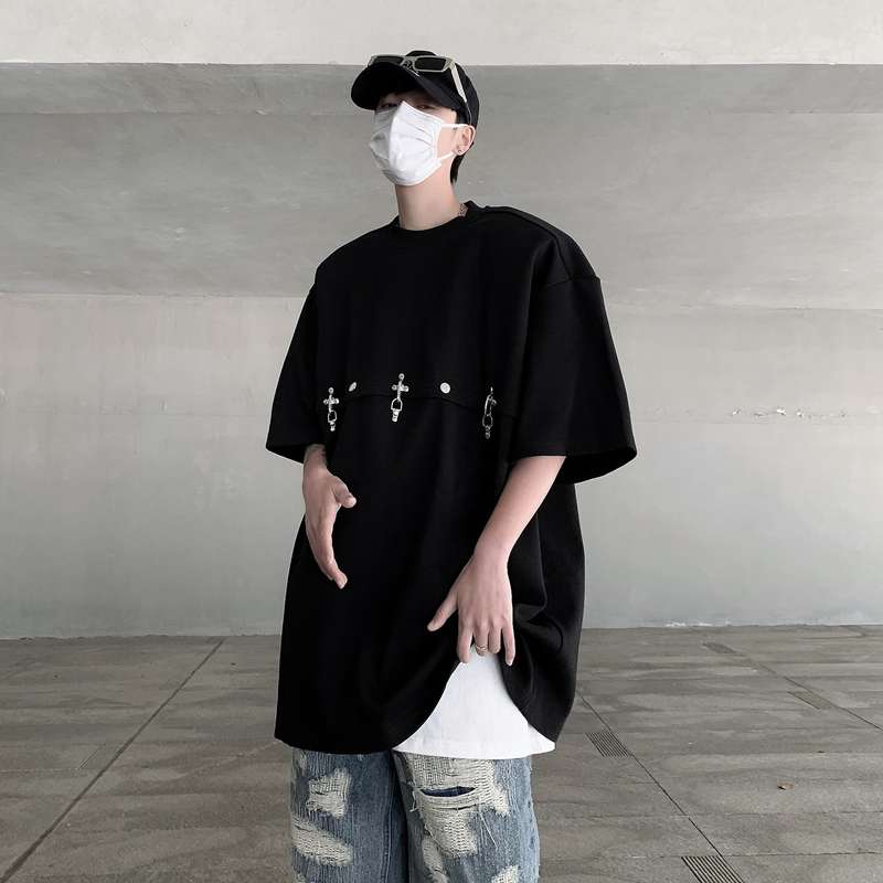 黒コーデ アバンギャルドクロスデザインTシャツ