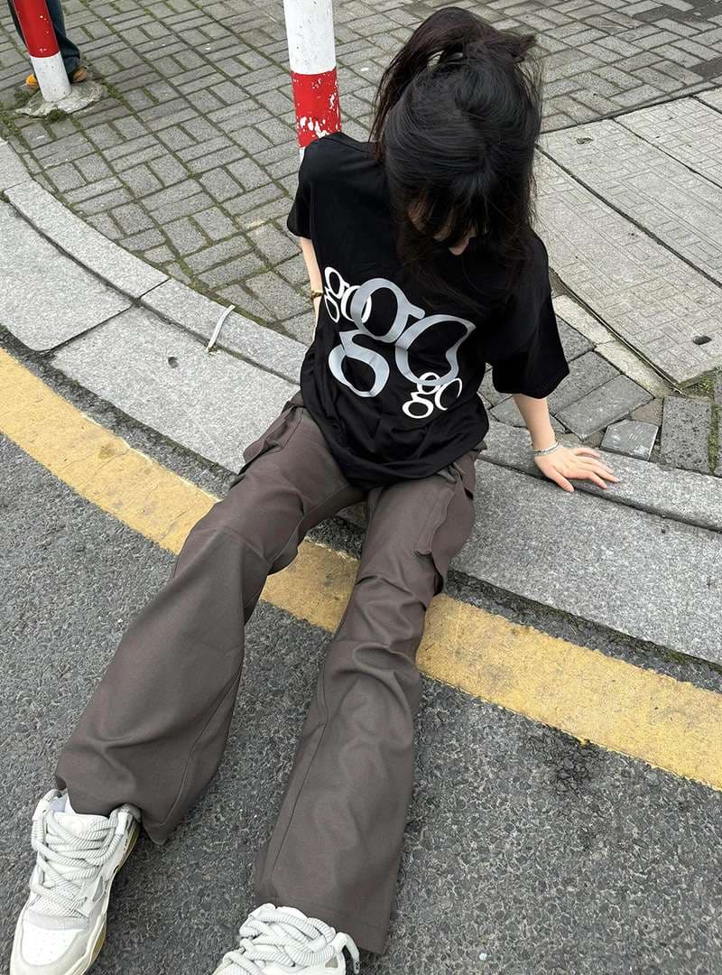 黒コーデ モノトーンロゴTシャツ "ggg"