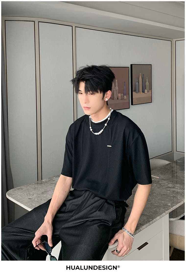 黒コーデ モードスタイル オーバーサイズTシャツ