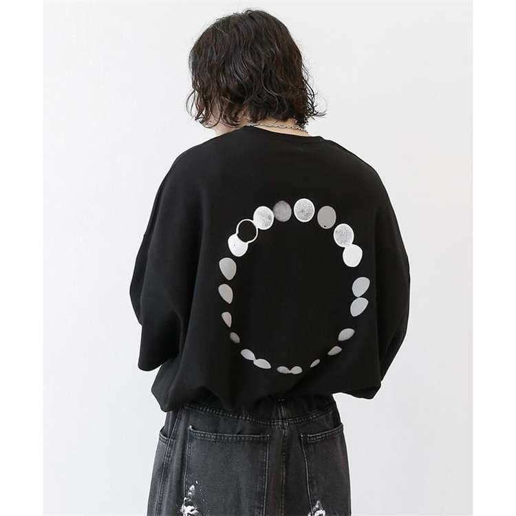 黒コーデ 月の満ち欠けモチーフオーバーサイズTシャツ