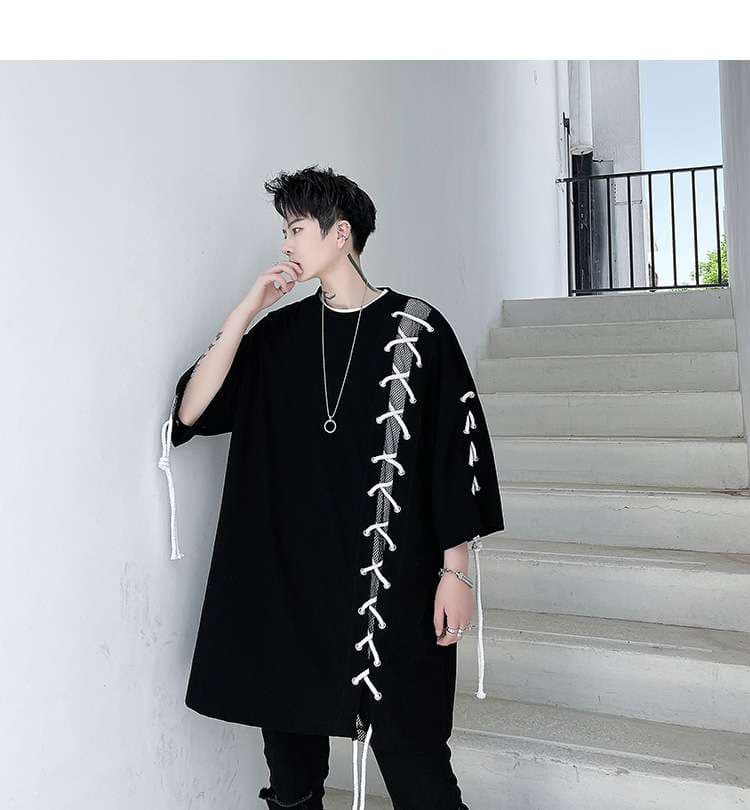黒コーデ レースアップデザイン オーバーサイズ ブラックTシャツ