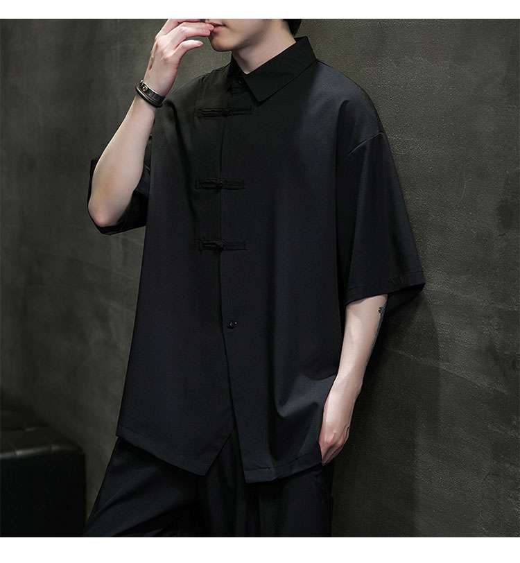 黒コーデ モダン和風ブラックトグルシャツ