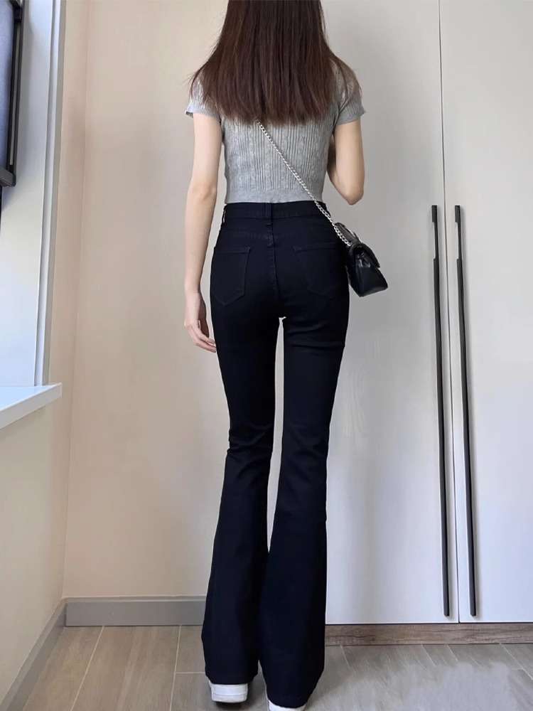 黒コーデ ハイウエストフレアパンツ