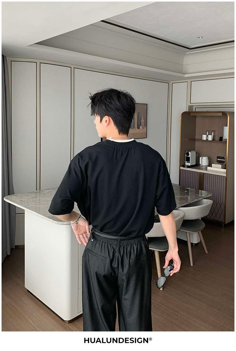 黒コーデ モードスタイル オーバーサイズTシャツ