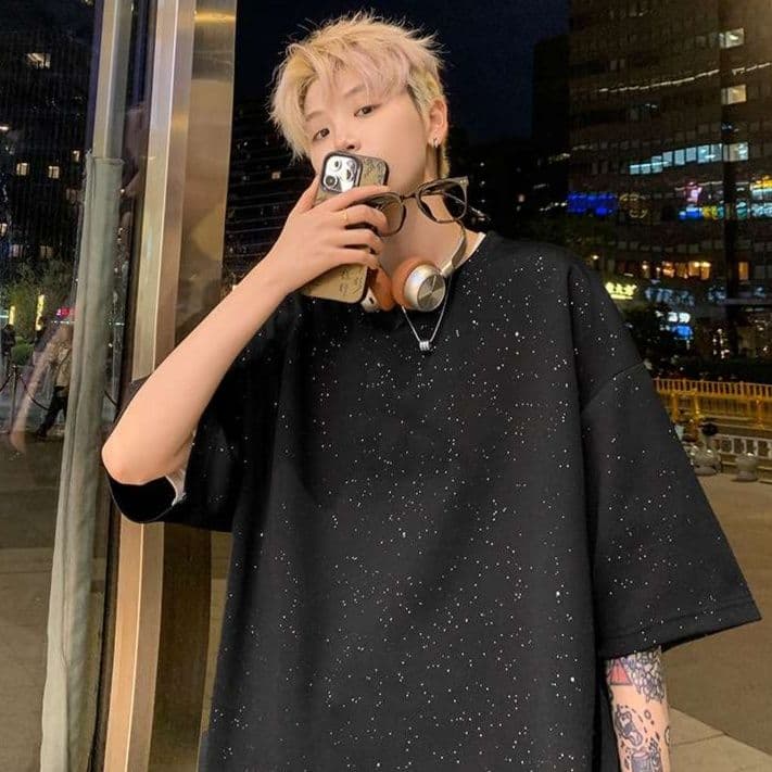 黒コーデ 星空キラめくオーバーサイズTシャツ