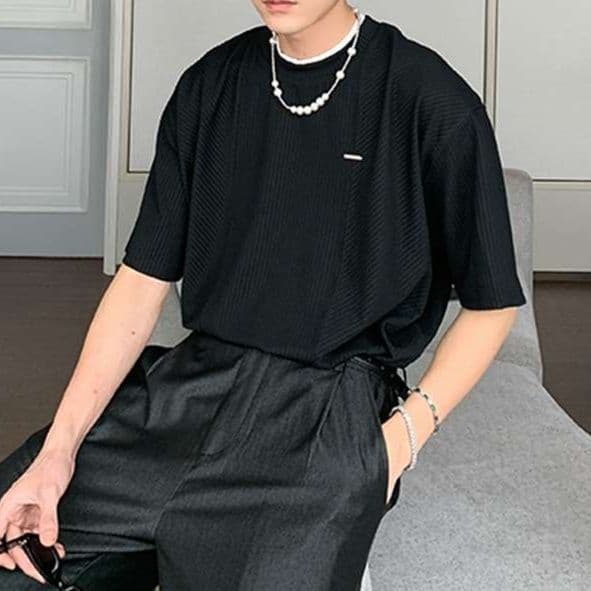 黒コーデ モードスタイル オーバーサイズTシャツ