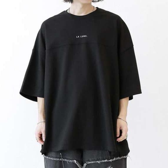 黒コーデ 月の満ち欠けモチーフオーバーサイズTシャツ
