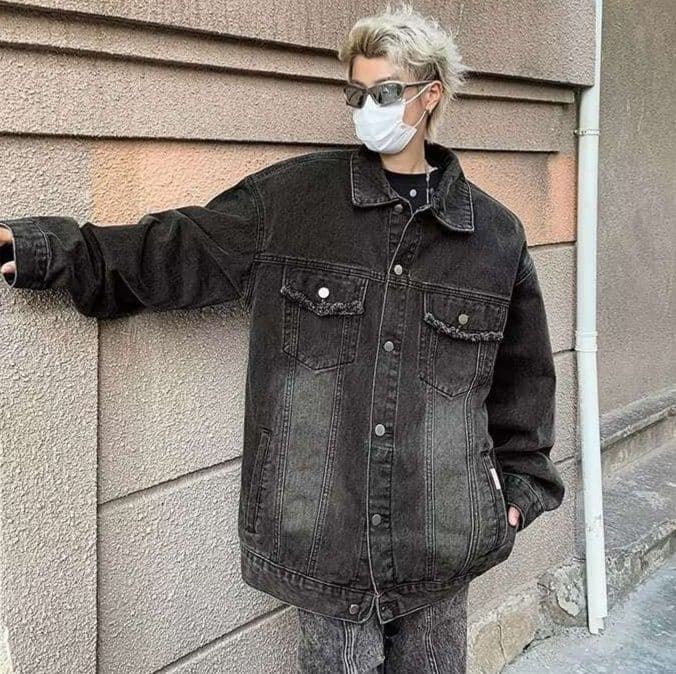 黒コーデ オーバーサイズブラックデニムジャケット