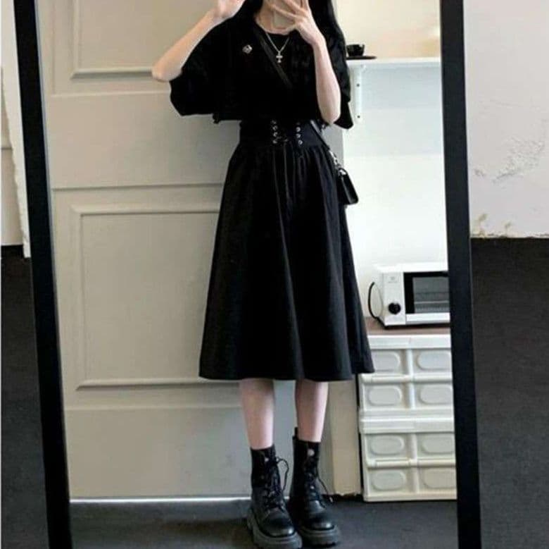 黒コーデ ゴシック風コルセットスカート