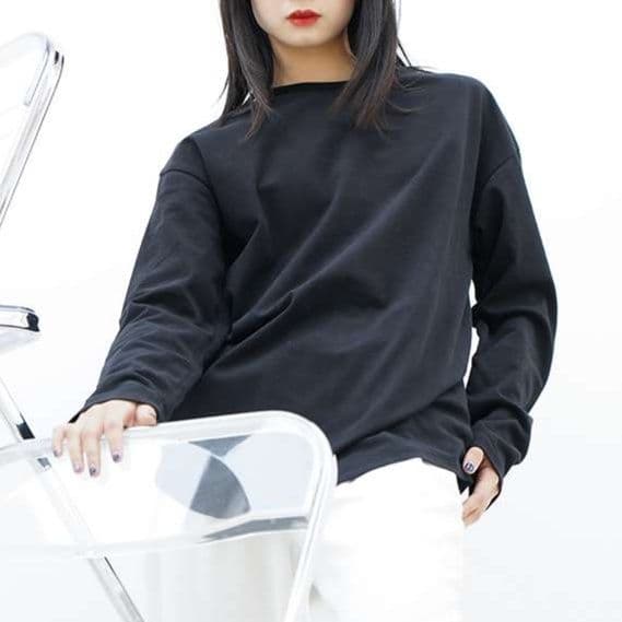 黒コーデ シンプルロングスリーブカットソー