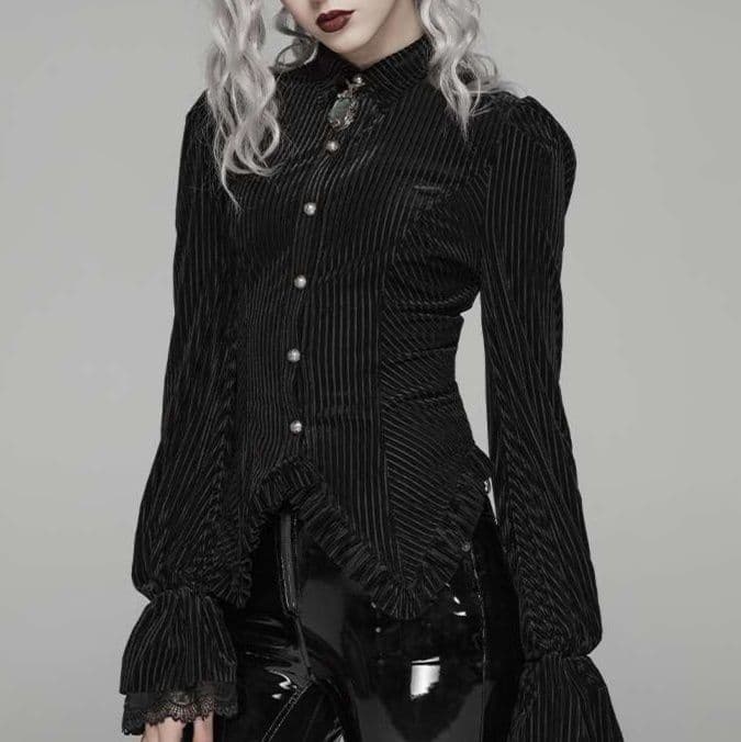 黒コーデ フリルカフス付きゴシック調シャツ
