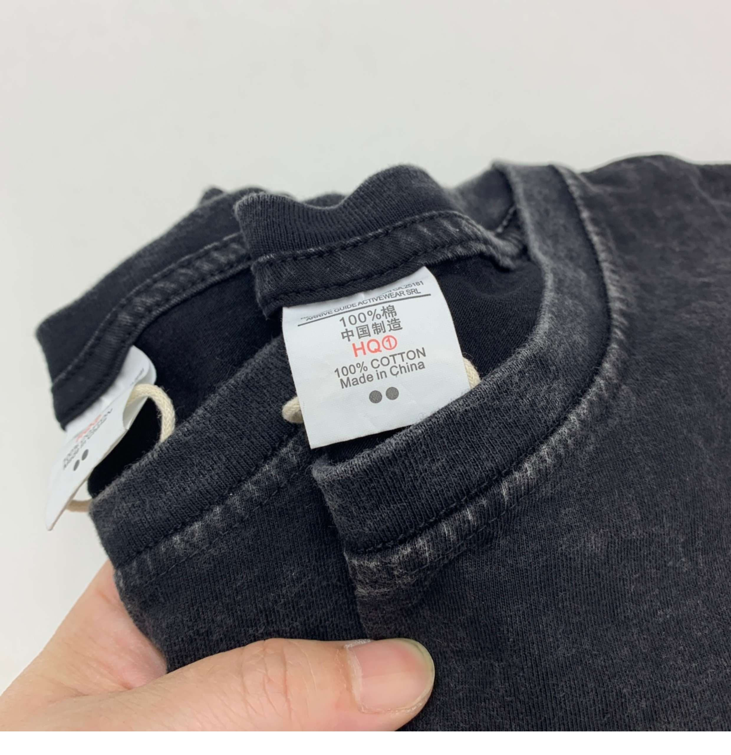 黒コーデ ヴィンテージウォッシュ加工ブラックTシャツ