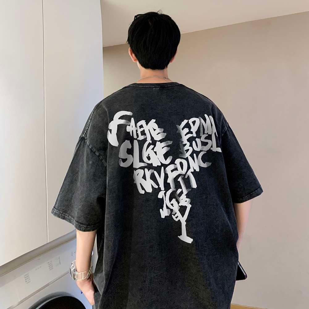 黒コーデ モノクロアートプリントオーバーサイズTシャツ
