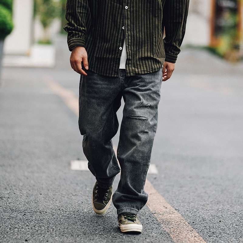黒コーデ ビンテージ風ワイドデニムパンツ