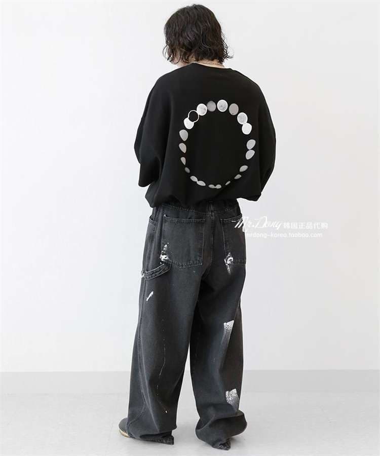 黒コーデ 月の満ち欠けモチーフオーバーサイズTシャツ