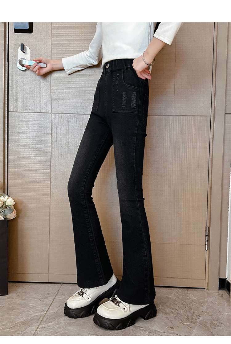黒コーデ ハイウエストブーツカットデニムパンツ