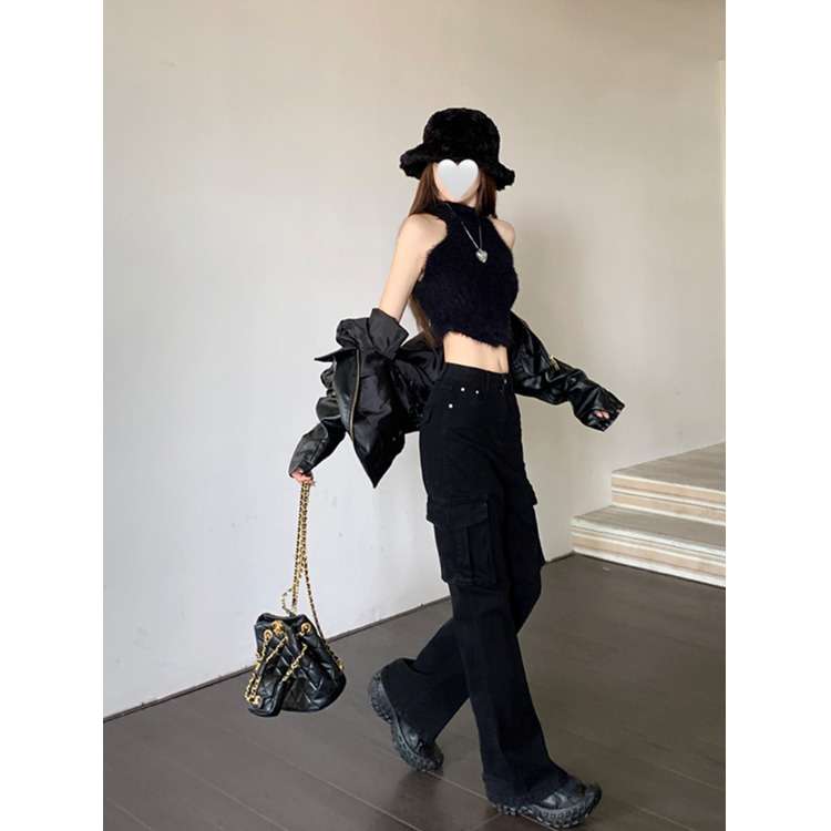黒コーデ ストリート系ワイドカーゴパンツ
