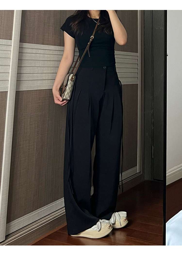黒コーデ ワイドシルエットドレープパンツ