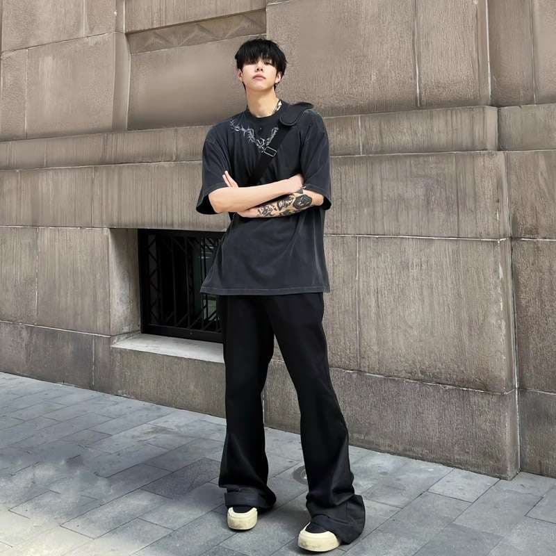 黒コーデ モードストリート バーブワイヤーTシャツ
