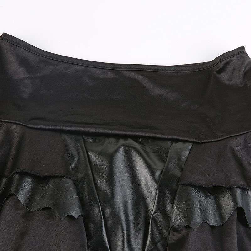 黒コーデ ゴシックフリルレザーフレアパンツ