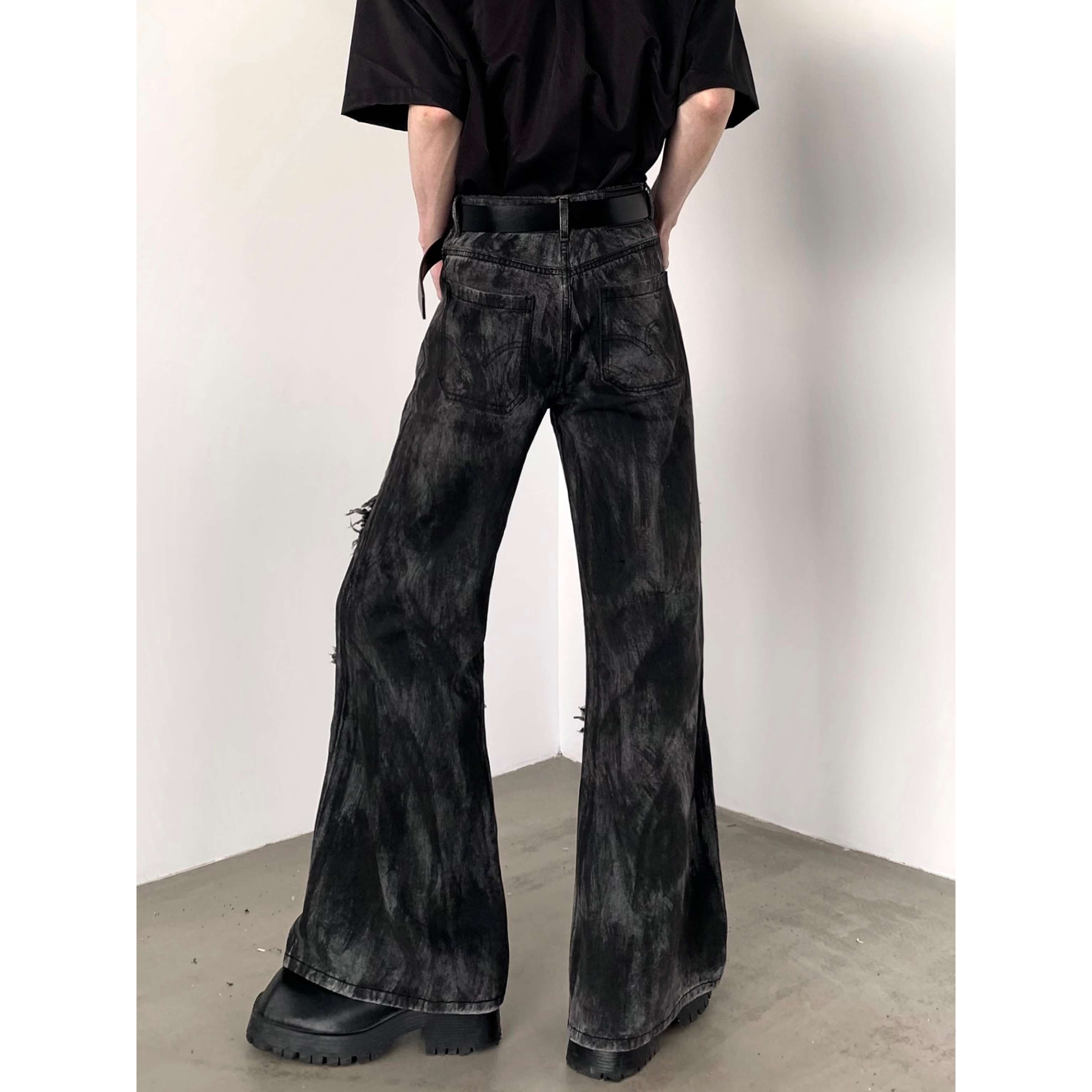 黒コーデ ヴィンテージ風ダメージ加工ワイドデニムパンツ
