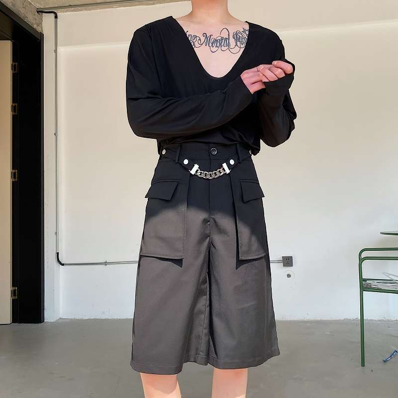 黒コーデ チェーンベルト付きカーゴハーフパンツ