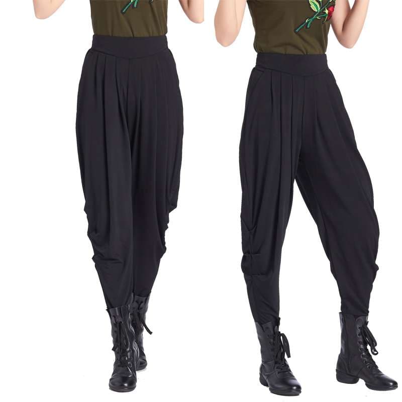 黒コーデ ドレープ加工サルエルパンツ