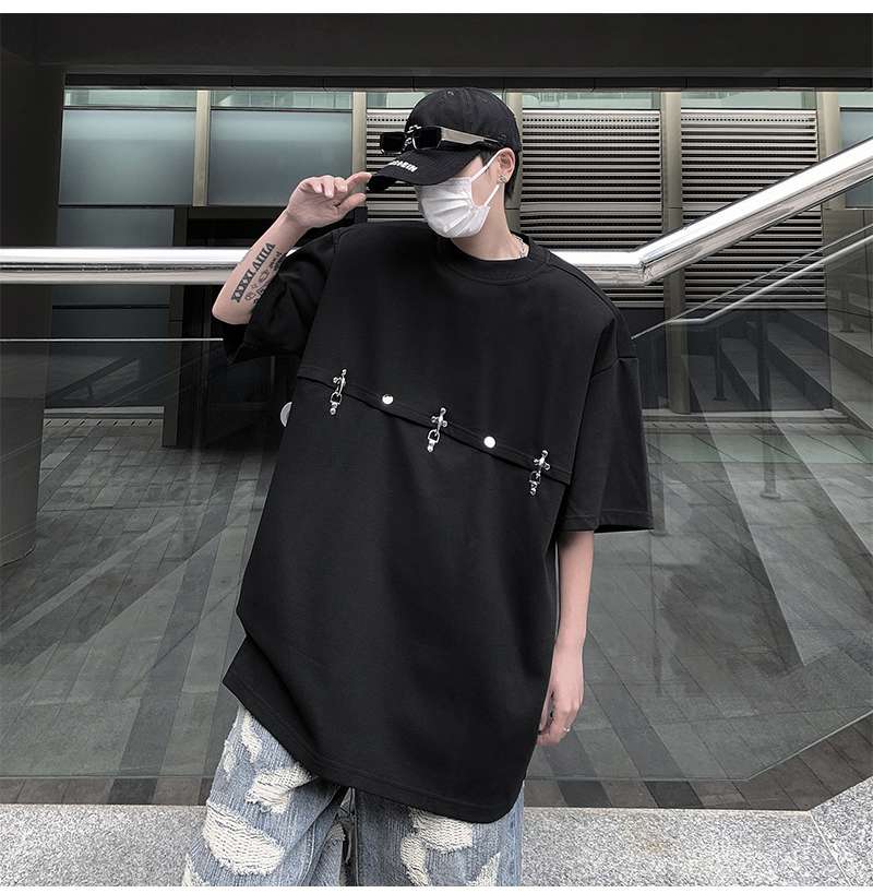 黒コーデ アバンギャルドクロスデザインTシャツ
