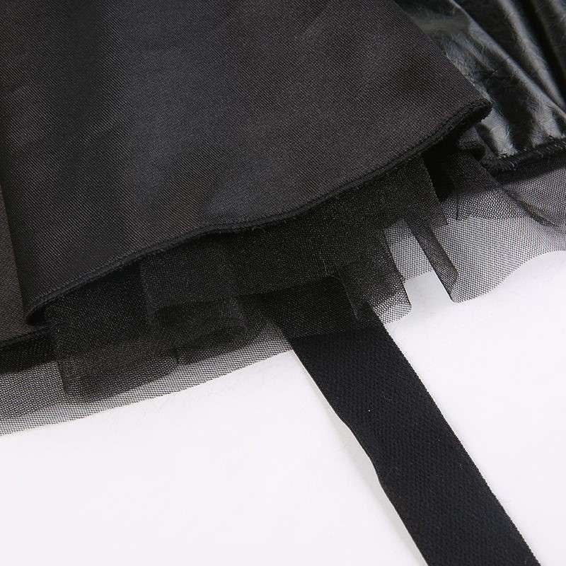 黒コーデ ゴシックフリルレザーフレアパンツ