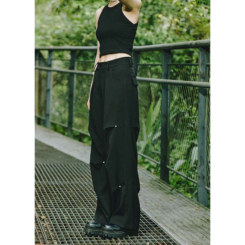 黒コーデ ワイドレッグカーゴパンツ - アーバンストリート