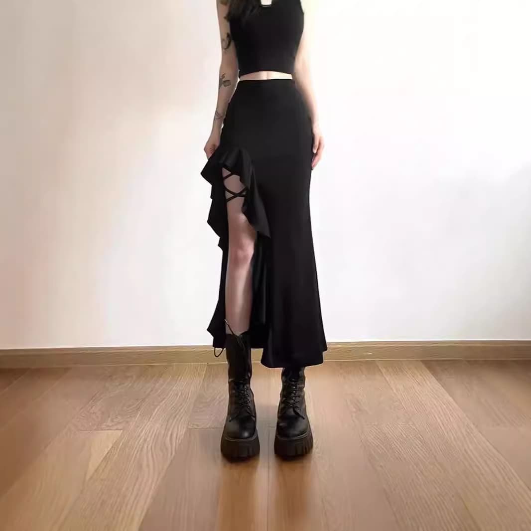 黒コーデ サイドレースアップフリル切替ロングスカート