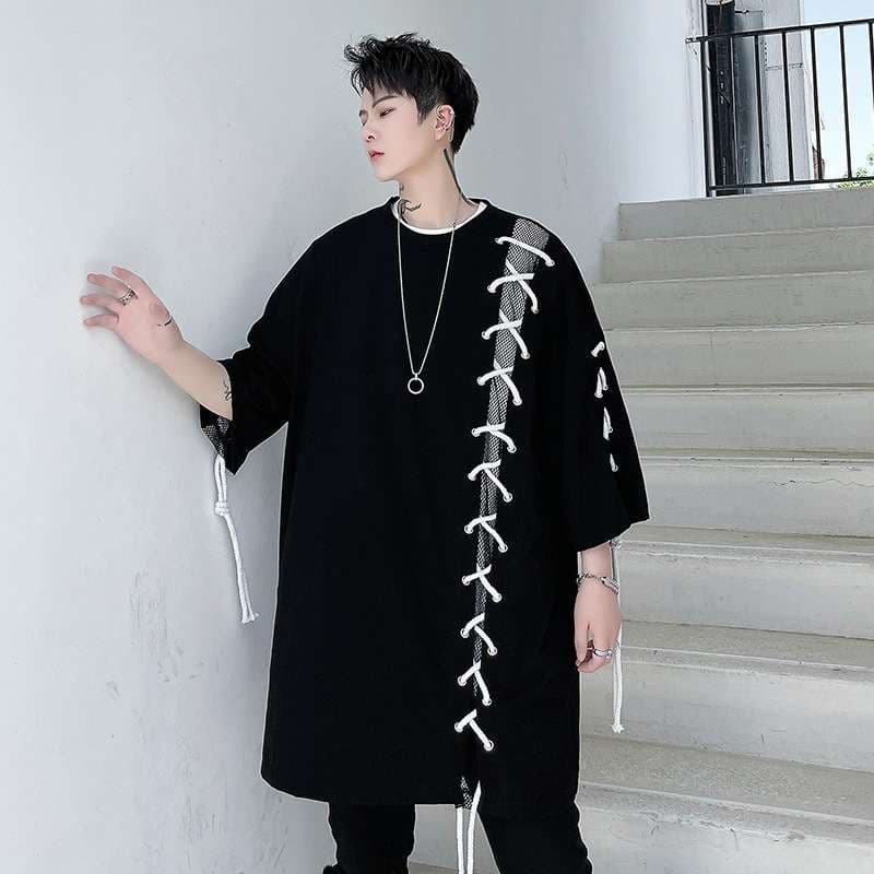 黒コーデ レースアップデザイン オーバーサイズ ブラックTシャツ