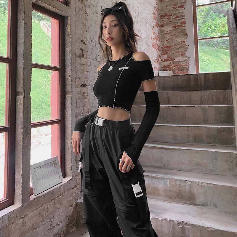 黒コーデ オフショルダーアシンメトリークロップドTシャツ