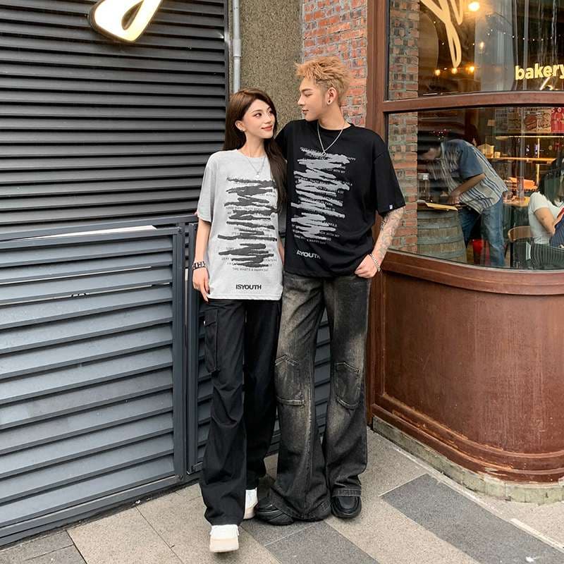 黒コーデ アーバンストリートグラフィックTシャツ