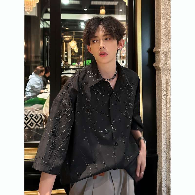 黒コーデ 大理石柄オーバーサイズシャツ