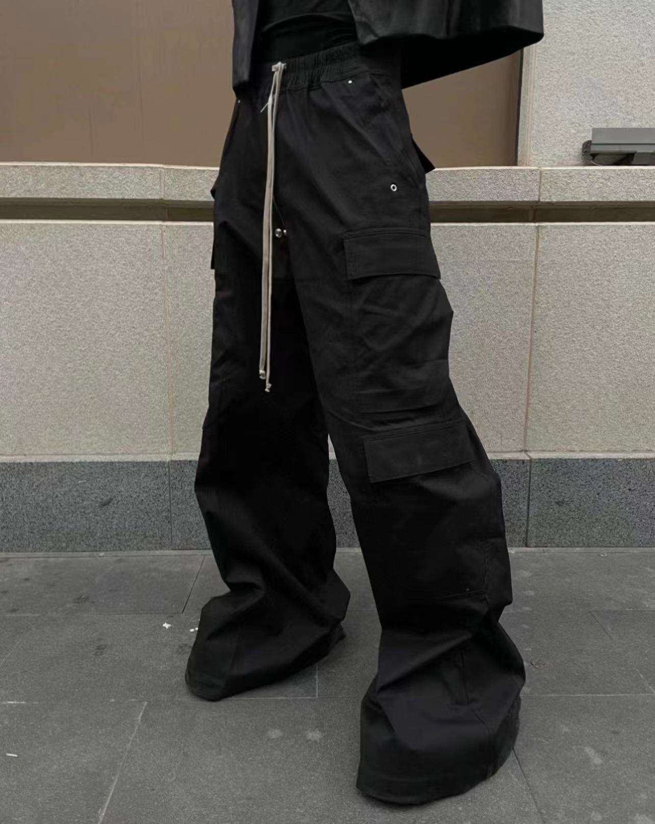 黒コーデ ワイドシルエットマルチポケットパンツ