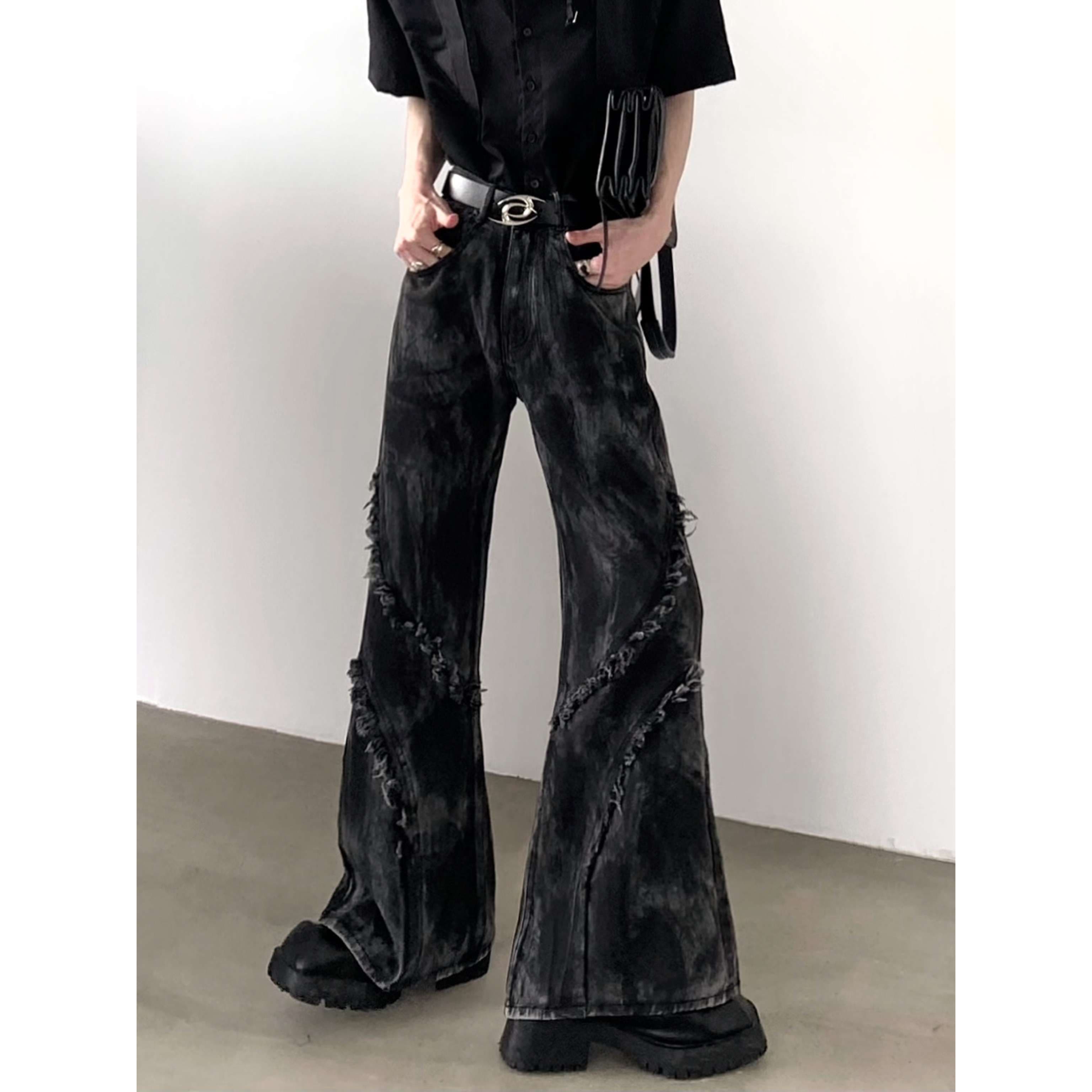黒コーデ ヴィンテージ風ダメージ加工ワイドデニムパンツ