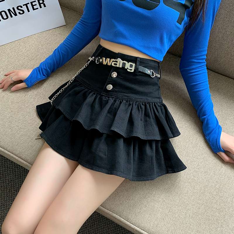 黒コーデ ティアードフリルミニスカート