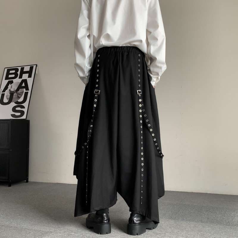 黒コーデ アシンメトリー縁飾りロングスカート