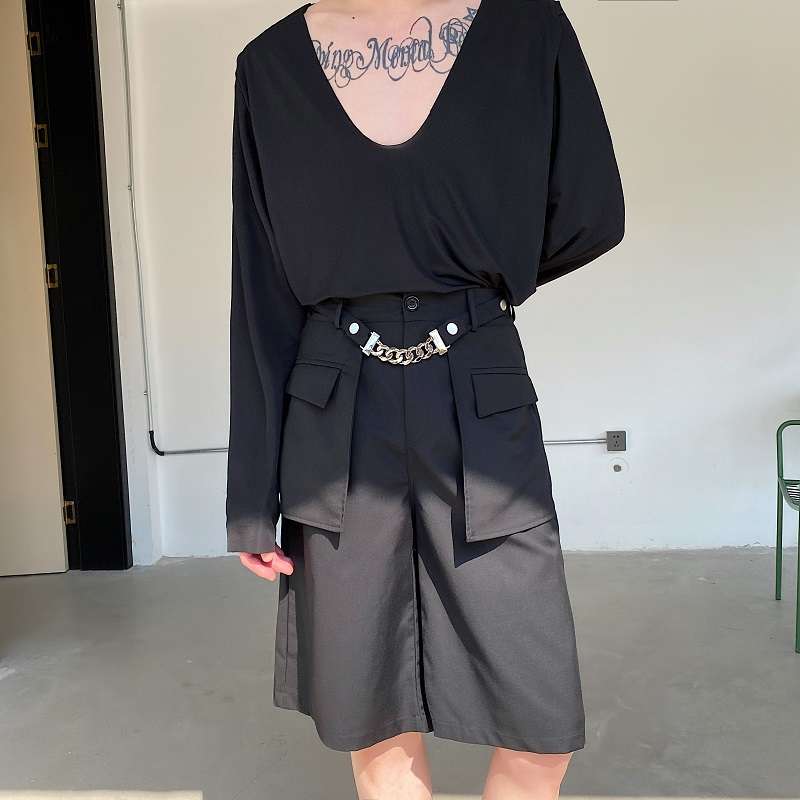 黒コーデ チェーンベルト付きカーゴハーフパンツ