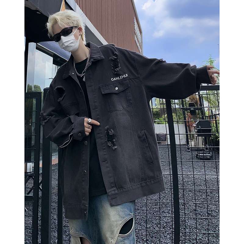 黒コーデ ダメージ加工オーバーサイズデニムジャケット