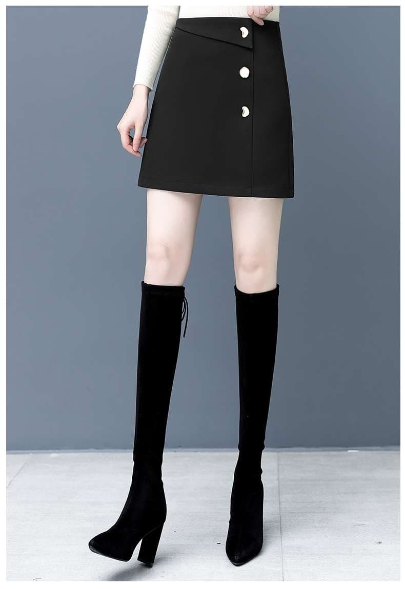 黒コーデ ミニスカート
