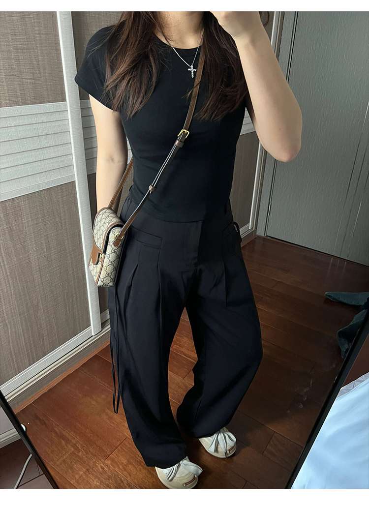 黒コーデ ワイドシルエットドレープパンツ