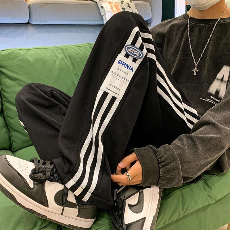 黒コーデ ORNIA ストライプサイドラインスウェットパンツ