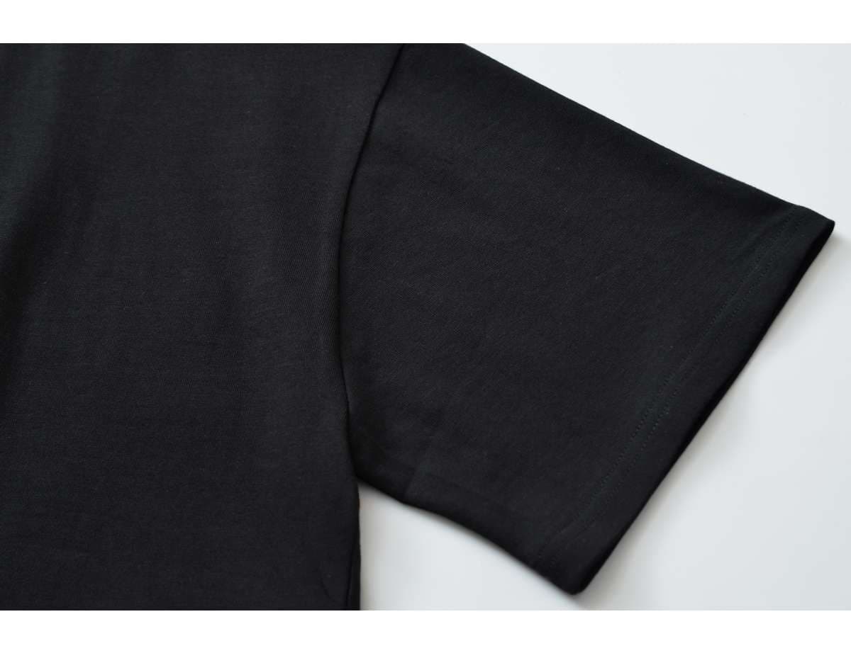 黒コーデ オーバーサイズ モノトーン ストリートTシャツ