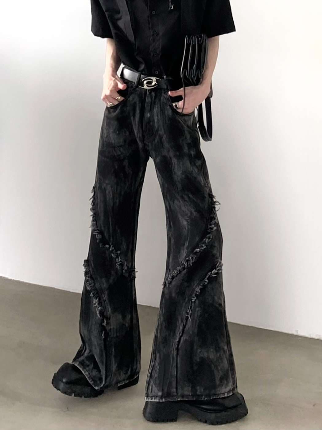黒コーデ ヴィンテージ風ダメージ加工ワイドデニムパンツ