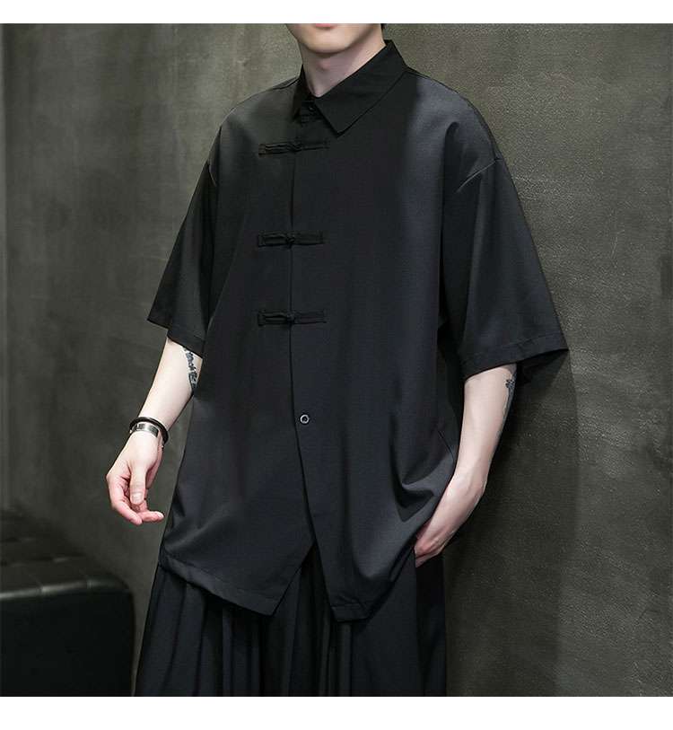 黒コーデ モダン和風ブラックトグルシャツ