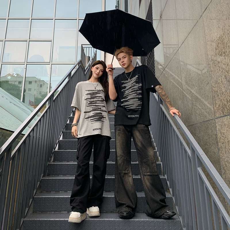 黒コーデ アーバンストリートグラフィックTシャツ